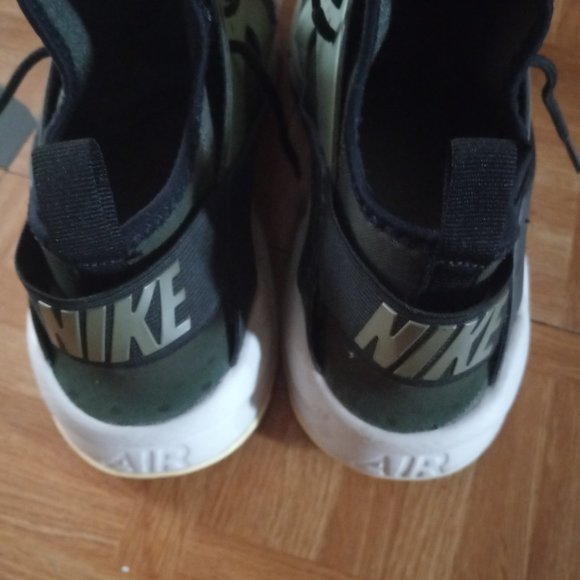 Nike shoes - Picture 4 of 5